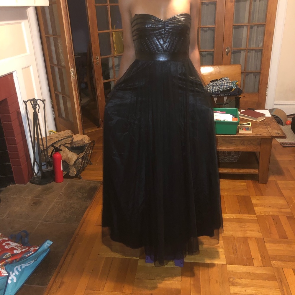 Fun black dress - Picture 4 of 5